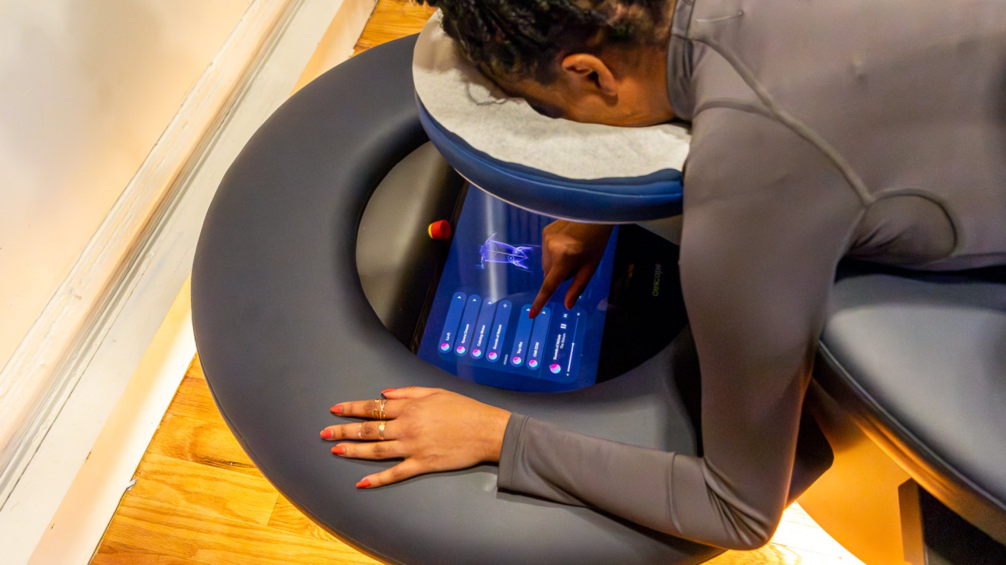 Kimberly Gedeon trying out Aescape's robot massage