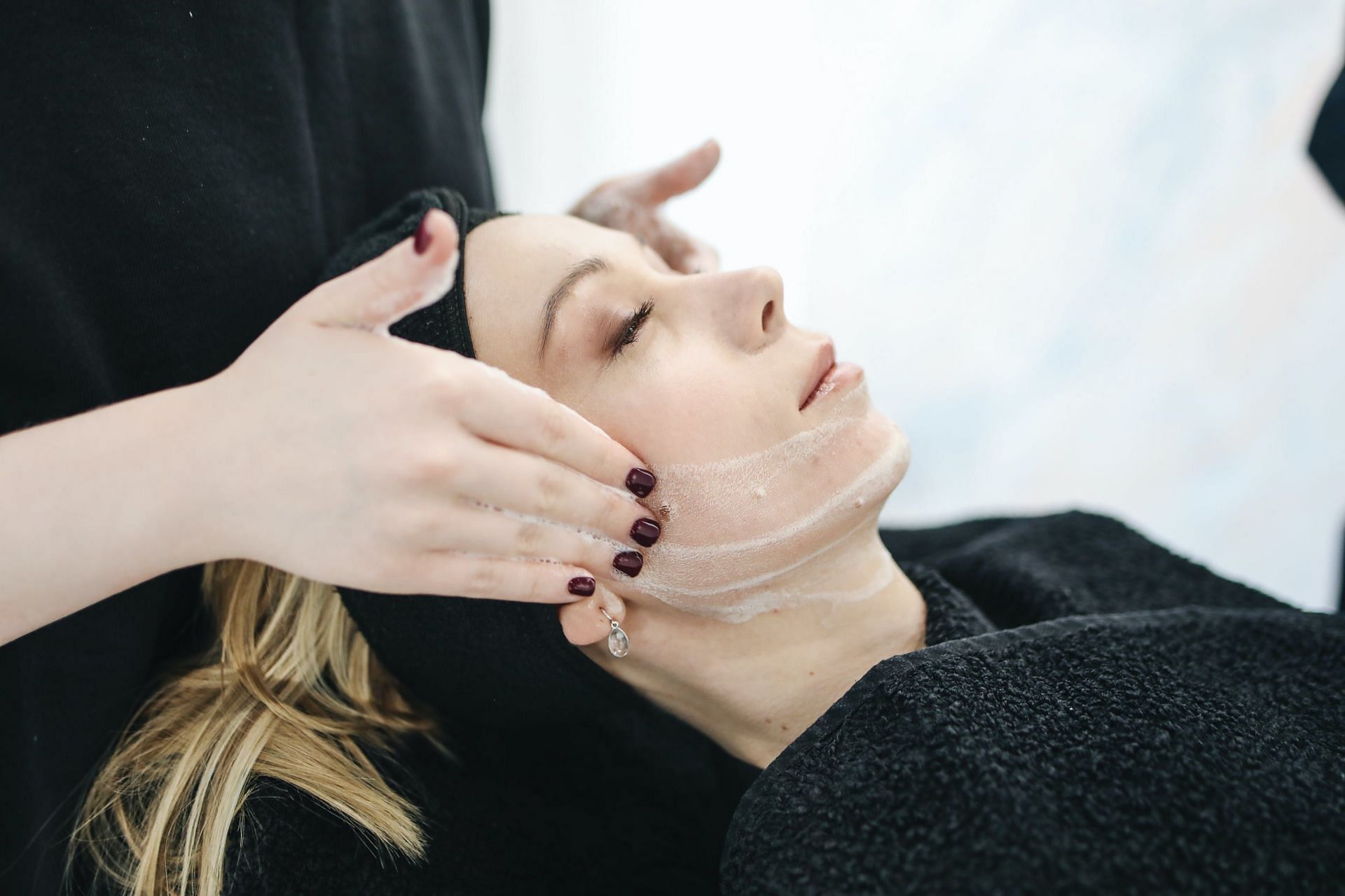 Amazing buccal massage benefits for skin (image sourced via Pexels / Photo by polina)